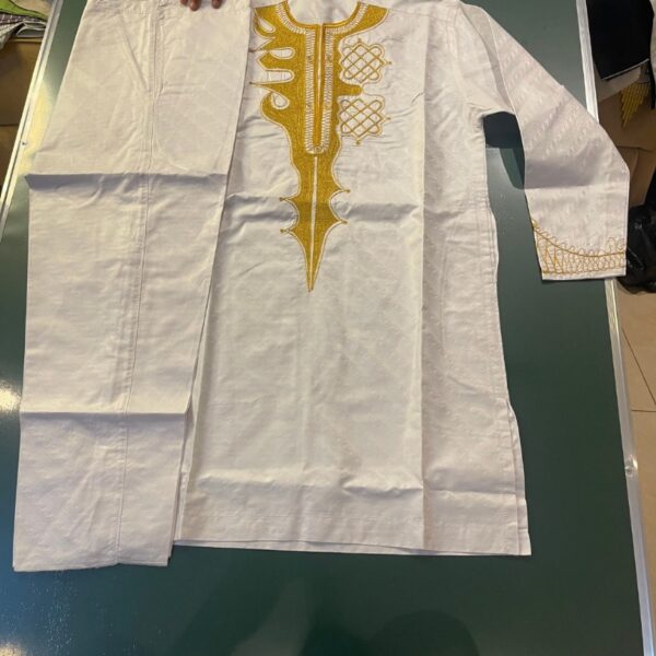 ✨ Complet en Bazin Riche – Élégance Africaine Haut de Gamme 👑